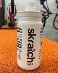 BOTELLA SKRATCH ELITE 550ML BLANCO/NEGRO LETRAS
